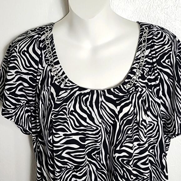 Notations Black & White Abstract Print Top with Silver Chain Accents, Size XL - Picture 2 of 8